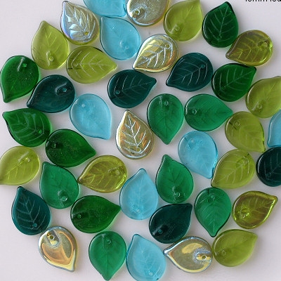 18mm Mixed Green/Aqua Leaf Beads [25]